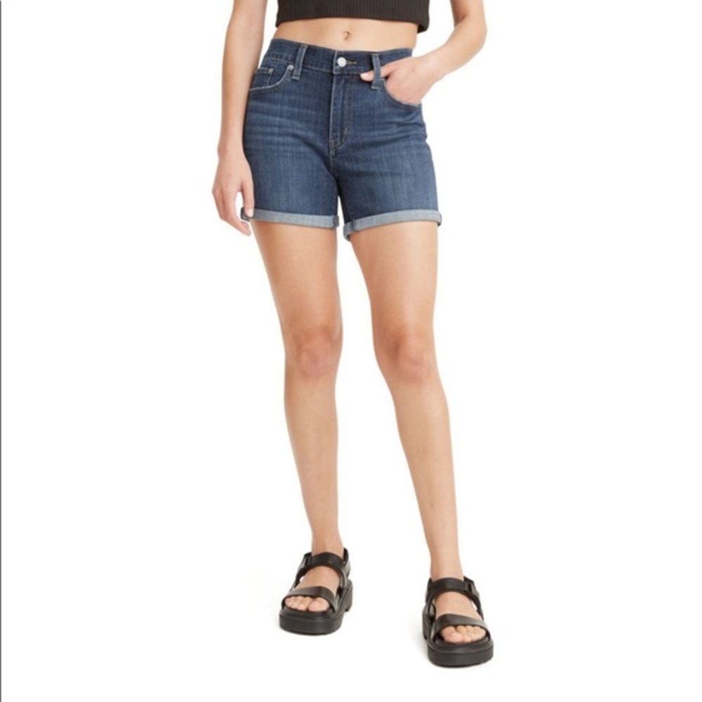 Levi’s Jean Shorts Med Wash Size 4